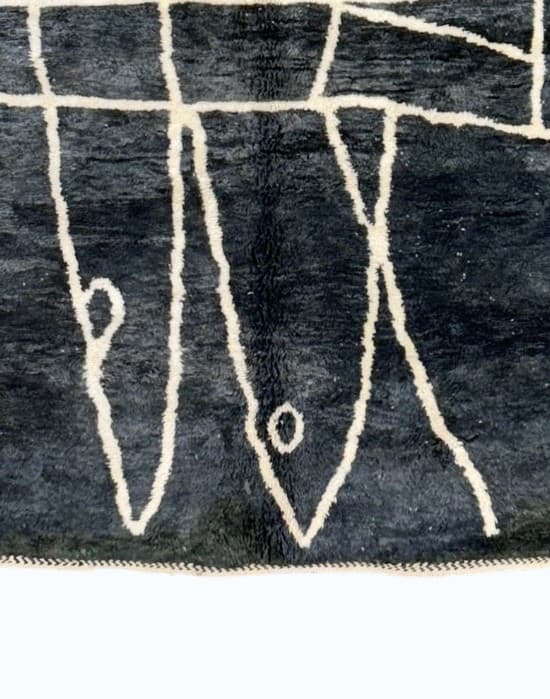 Close-up of Hb3427 showing the Berber knot in natural Atlas Mountain wool