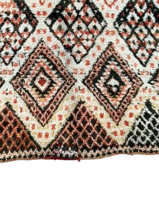 Close-up detail of HB3199, Warm Ivory - Soufiane Zarib